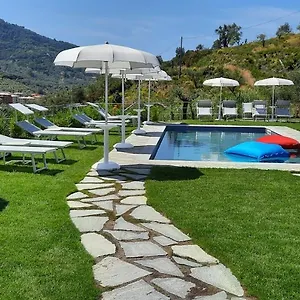 3* Pensión Aria Design